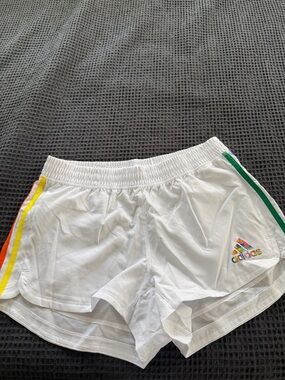 🚨adidas White Women’s Shorts -Rainbow & Green Side Stripes
🗒️ new-never worn